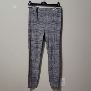 01 Stylish Large Ardene gray plaid pants perfect for any occasion.GOOD CONDITION